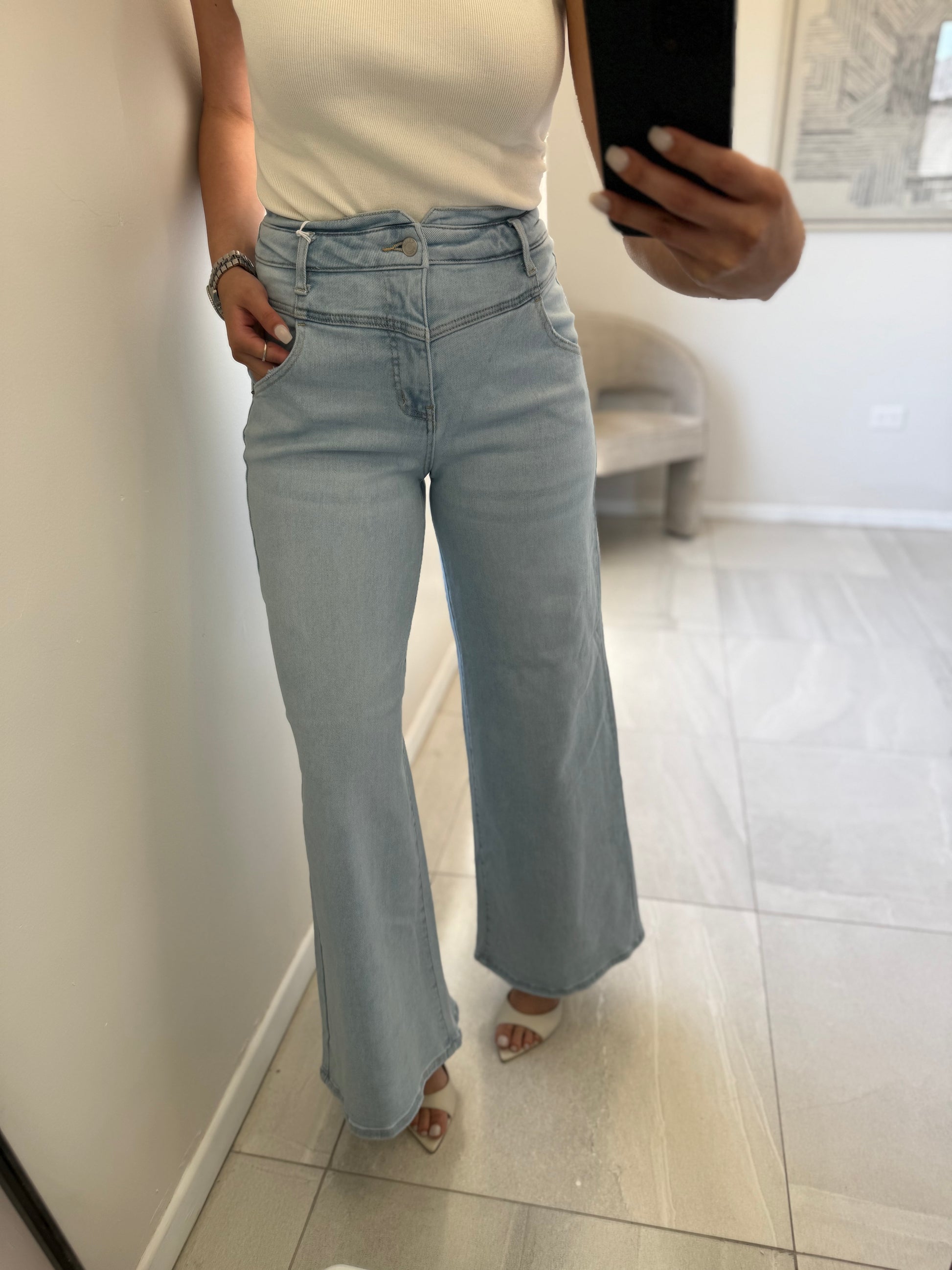 High Rise V Shape Super Light Jean