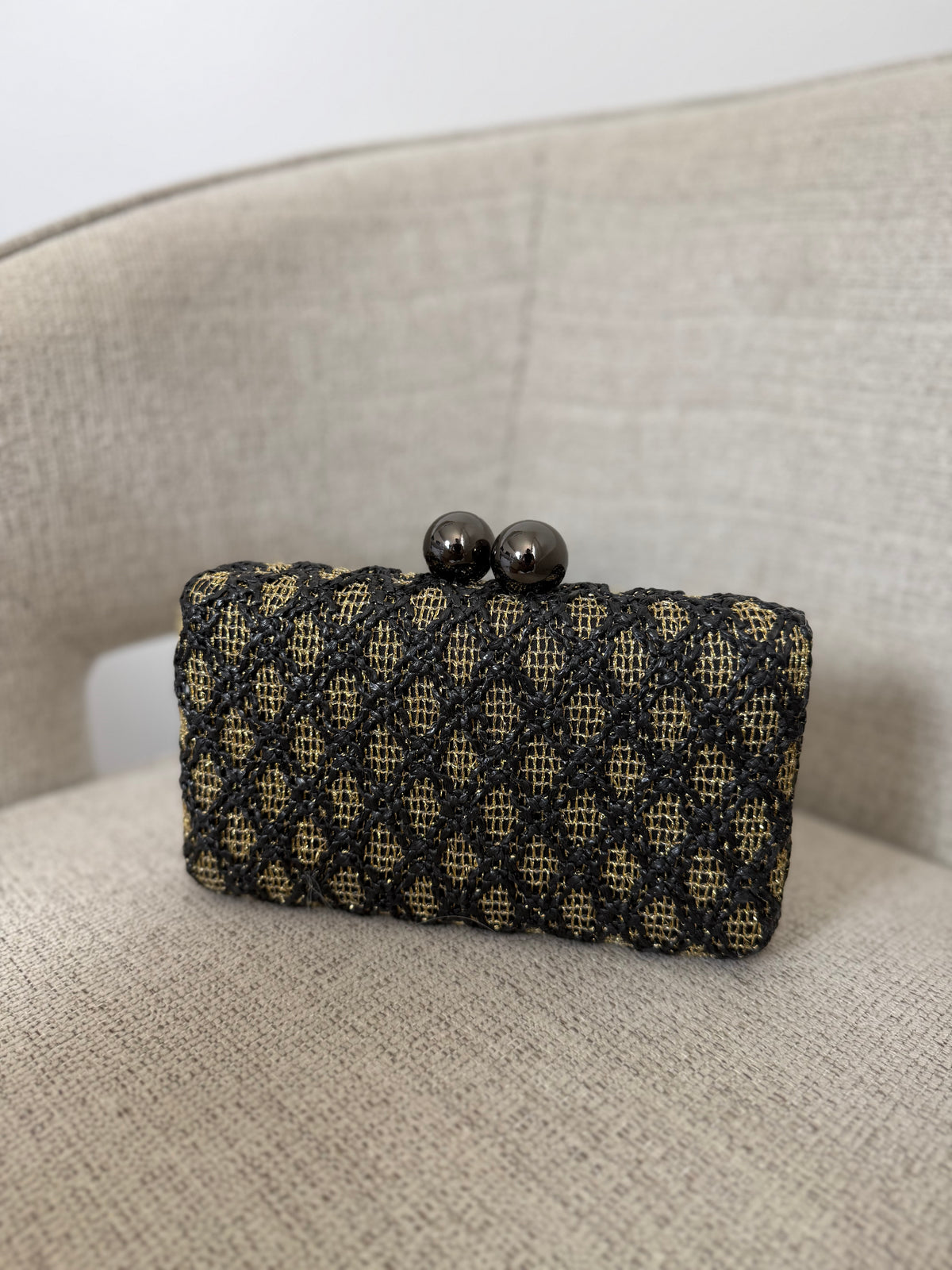 Aya Clutch Black/ Gold