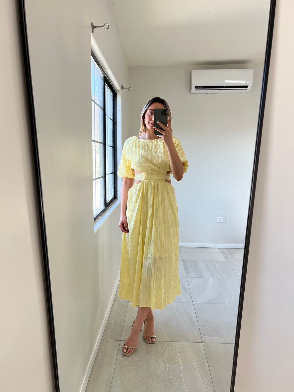 Vestido Cut Out Amarillo