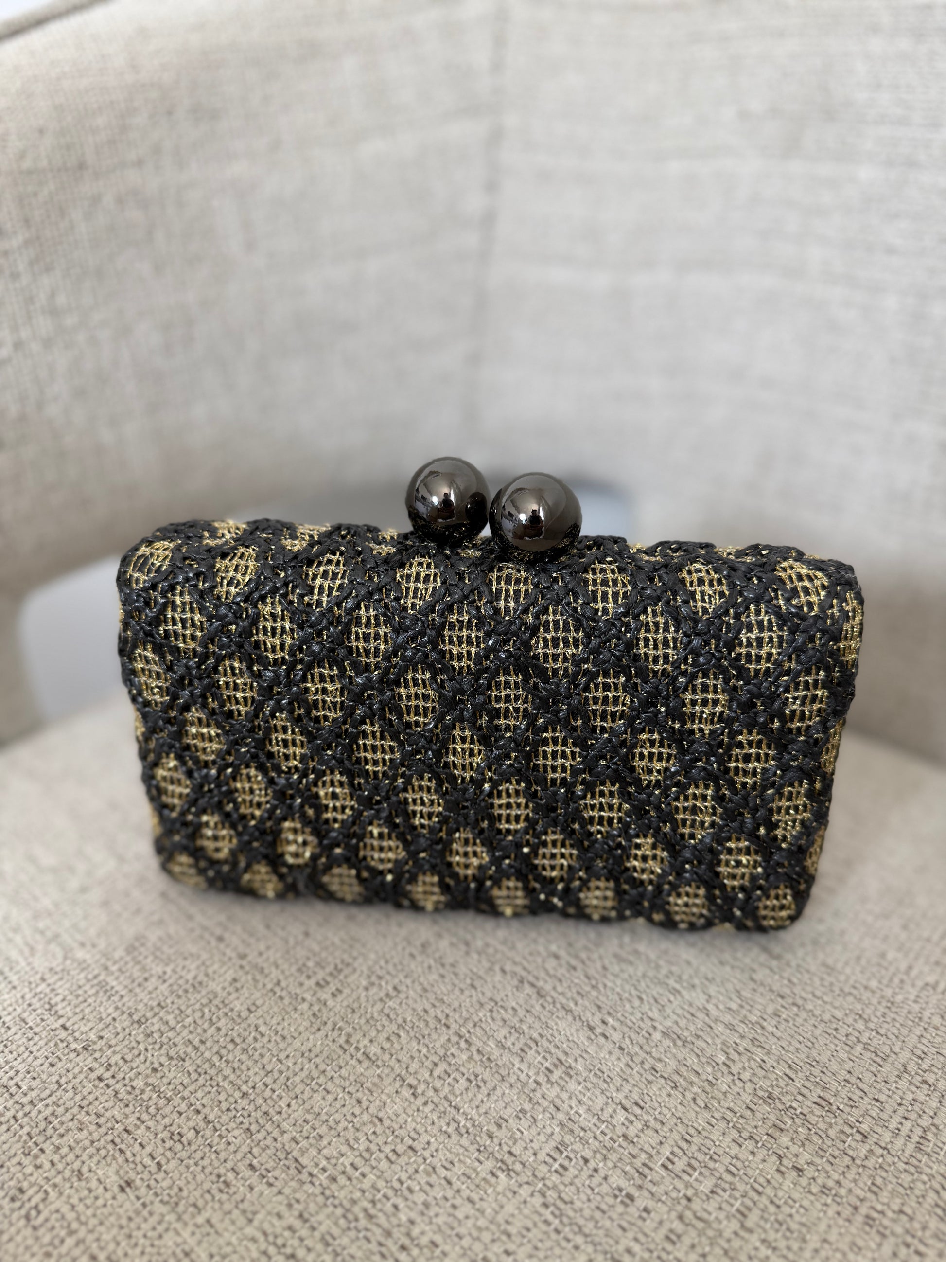 Aya Clutch Black/ Gold