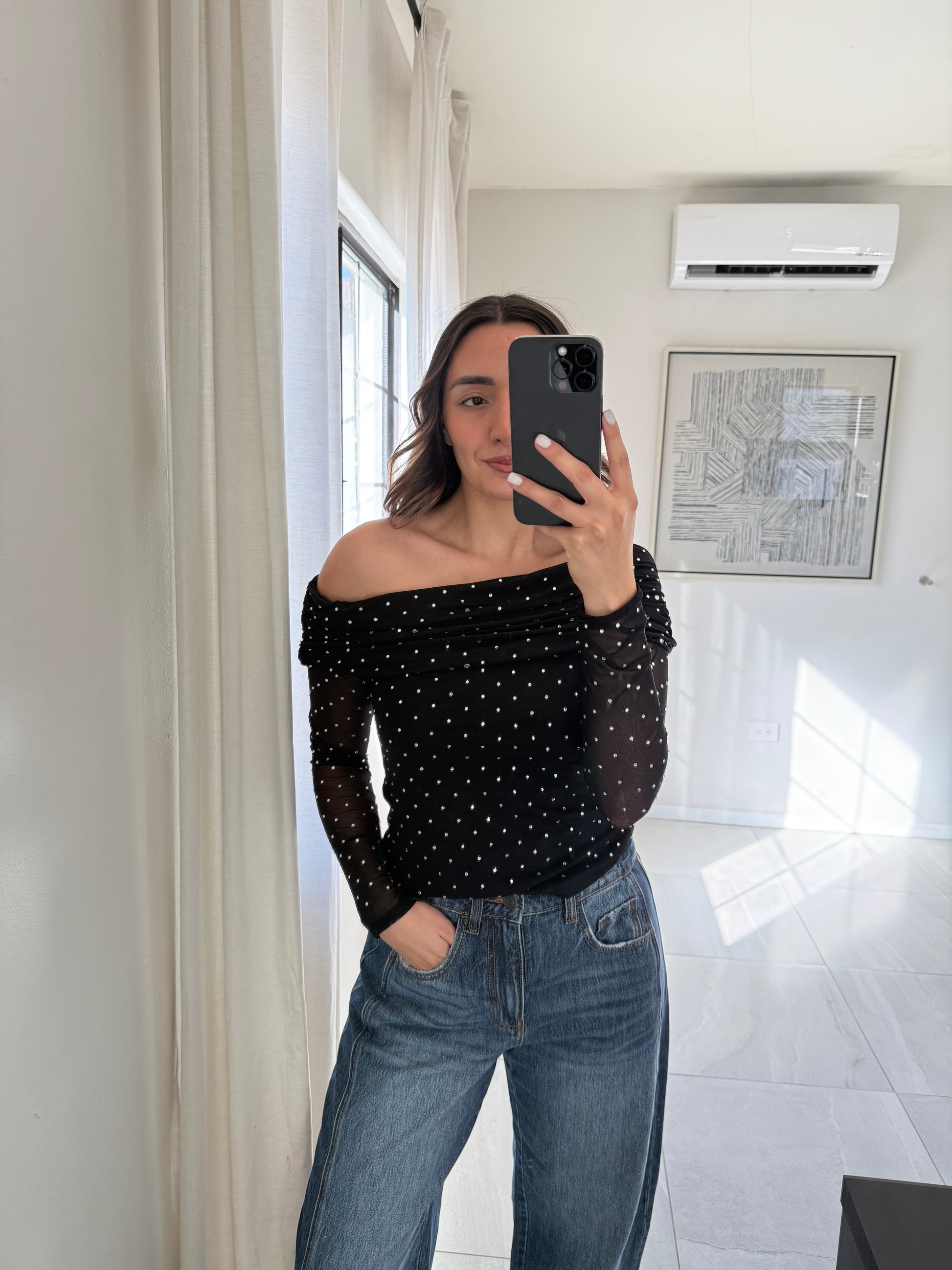 Top Off Shoulder Negro Brillantes